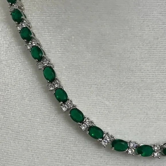 NWT Elegant Green & White Cubic Zirconia Necklace 16 inches - Picture 8 of 8